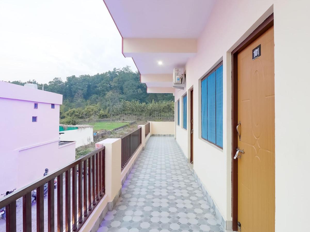 Oyo 84661 Lakshmi Home Stay Jhajra Экстерьер фото