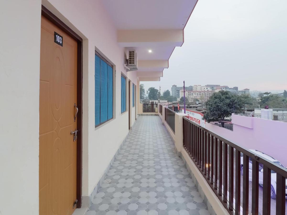 Oyo 84661 Lakshmi Home Stay Jhajra Экстерьер фото