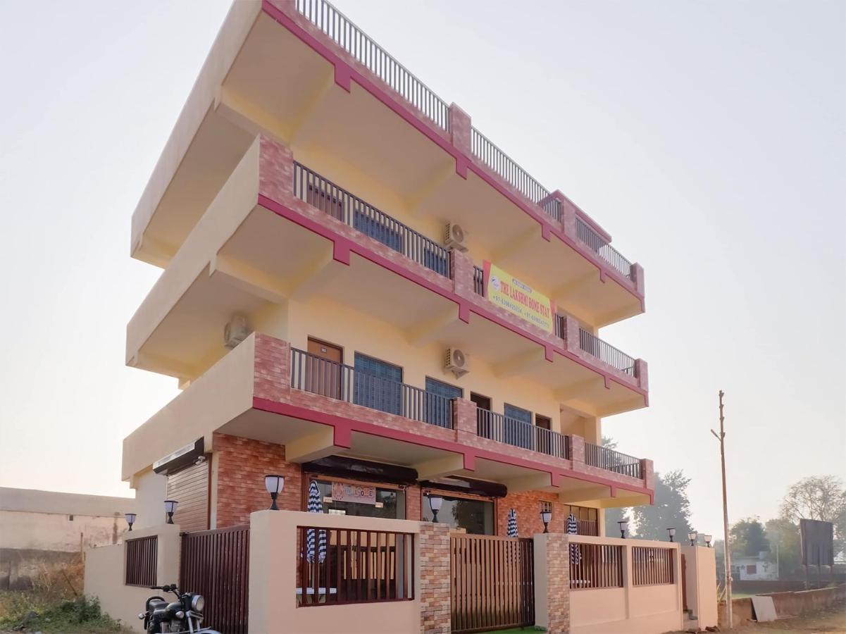 Oyo 84661 Lakshmi Home Stay Jhajra Экстерьер фото
